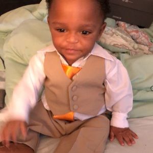 Tan 5 pieces infant suit